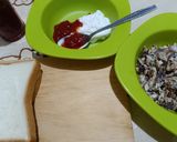 Foto langkah ke 1 dari resep Sandwich Tongkol Mayonaise.