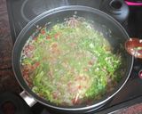 Foto del paso 10 de la receta Chuletas de cerdo adobadas con puré de papas, guisantes y salsa