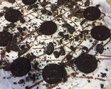 A picture of step 5 of Oreo pizza.