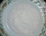 A picture of step 2 of Flour coated fish.