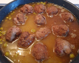 Foto del paso 6 de la receta: Albóndigas en salsa con guisantes