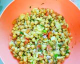 A picture of step 5 of Channa chaat with macaroni.