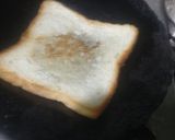A picture of step 2 of Half fry omellete with 🍞bread.