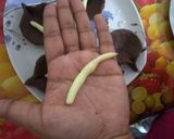 A picture of step 7 of Chocolate Diyas.