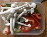 Hình bước làm 2 của món Tôm sú xào thập cẩm