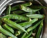 A picture of step 1 of Restaurant style bhindi masala.