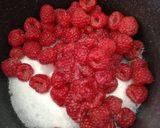 Málnás fehércsokis torta recept fázis 2 fotója