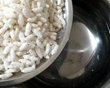 A picture of step 1 of Murmura pulao.
