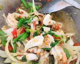 ผัดกะเพรากุ้ง ปลาหมึก วิธีทำสูตร 4 รูป