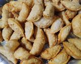 मावा गुझिया (mawa gujiya recipe in Hindi) रेसिपी चरण 5 फोटो