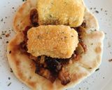 Foto del paso 5 de la receta Caponata siciliana con bacalao empanado sobre pan Naan