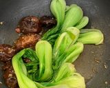 Hình bước làm 2 của món Cải Thìa Nấm Đông Cô Xào Dầu Hào