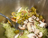 Foto del paso 2 de la receta: Pastel rápido de calabacín, aceitunas y salmón