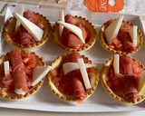 Foto del paso 3 de la receta: Tartaletas de tomate, serrano y queso