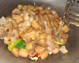 Foto langkah ke 5 dari resep Oseng Kulit Sapi + Terong Bulat.