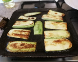 Foto del paso 2 de la receta: Hortalizas a la plancha con salchichas