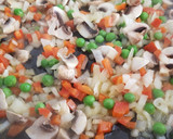 Foto del paso 1 de la receta: Fideos secos con sepia y verduras