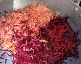 चुकन्दर गाजर का हलवा (Chukandar gajar ka halwa recipe in Hindi) रेसिपी चरण 1 फोटो