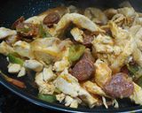 A picture of step 6 of Spaghetti with Chicken and Chorizo.
