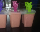Foto del paso 2 de la receta: Helado de frutilla y leche condensada