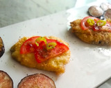 Foto del paso 4 de la receta: Boquerones rebozados con tomate, salsa de ostras y guindilla