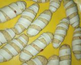 A picture of step 4 of Potato curl roll.