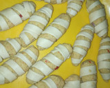 A picture of step 4 of Potato curl roll.