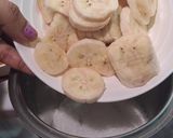 A picture of step 1 of Oats bran banana smoothie.