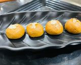 A picture of step 4 of Besan ladoo.