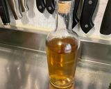 Une image de l'étape 6 de Sauce salade épicée à l'oignon rouge et persil.