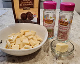 Foto del paso 9 de la receta: Galletas de turrón bañadas en chocolate blanco