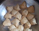 A picture of step 4 of Peas Potato Samosa.