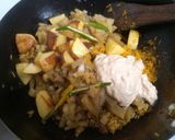 A picture of step 5 of Thor Muri Ghonto (Banana Stem cooked with Rice).