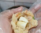 Foto langkah ke 3 dari resep Macaroni cheese ball.