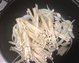 A picture of step 4 of Oseng oseng kangkung (Water Spinach).