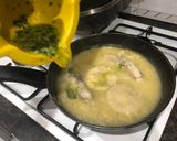Foto del paso 8 de la receta Rape y merluza en salsa de ajo y vino blanco
