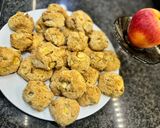 Foto del passaggio 3 della ricetta Biscotti alle mele con avena e cocco #vegan
