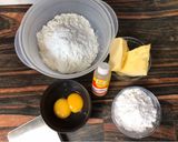 Foto langkah ke 1 dari resep Butter Cookies.