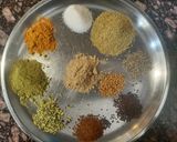मोटी हरी मिर्च भरवा (moti hari mirch bharwa recipe in Hindi) रेसिपी चरण 1 फोटो