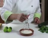Foto del paso 1 de la receta: Agua de pepino, limón y un toque de perejil
