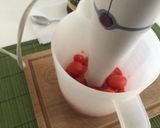 Foto del passaggio 4 della ricetta Gazpacho di datterini con gamberi allo zenzero