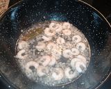 Foto del paso 2 de la receta: Fideos de arroz con almejas y gambas