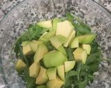 Foto del paso 3 de la receta Ensalada de rúcula, aguacate y gambas