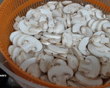Foto del paso 2 de la receta: Escalopines de cerdo con champiñones al Cabrales