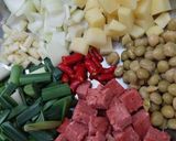 Foto langkah ke 1 dari resep Luncheon Stir Fry.