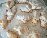 A picture of step 3 of Mixed mini pastries.