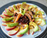 Foto del paso 8 de la receta: Ensalada de manzana y aguacate con alga dulce y gamba roja
