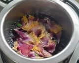 A picture of step 2 of Hibiscus flower tea.