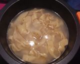 Foto del paso 5 de la receta: Pappardelle con ajos tiernos surimi y albahaca(pasta fresca)