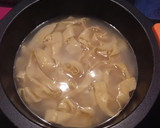 Foto del paso 5 de la receta: Pappardelle con ajos tiernos surimi y albahaca(pasta fresca)